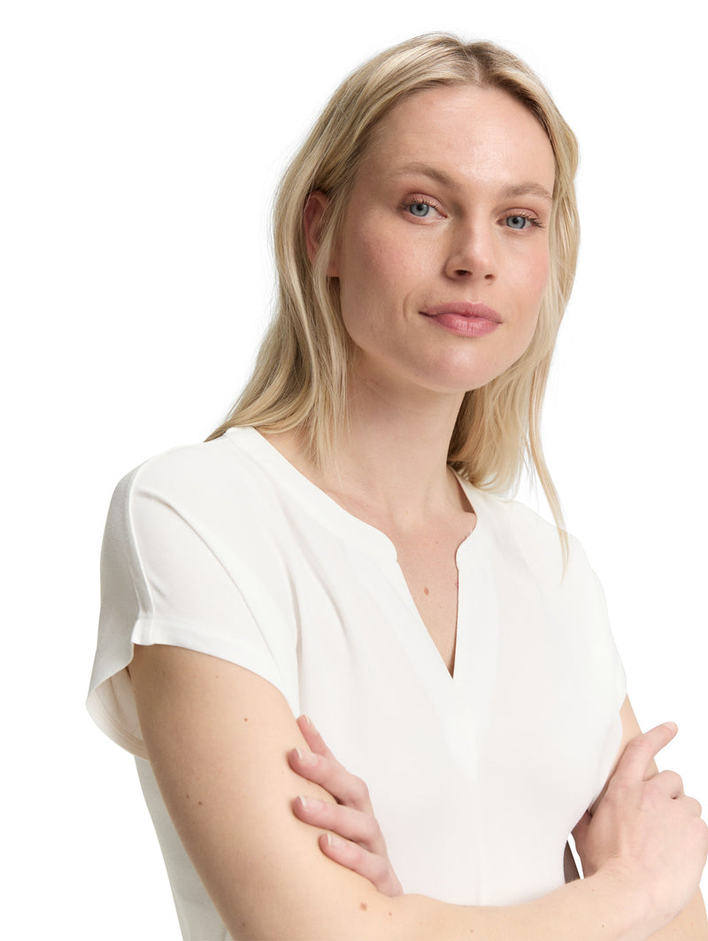 Blusenshirt im Material-Mix