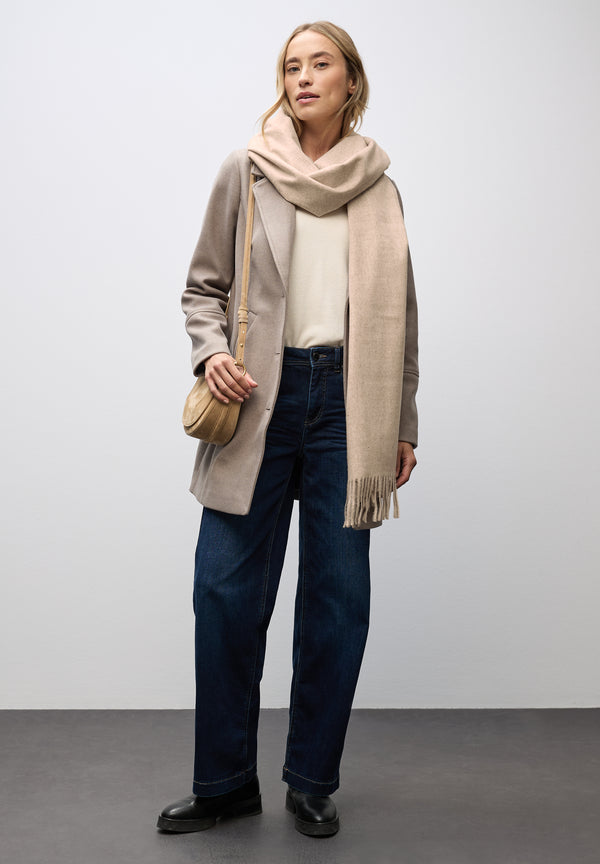 Softer Schal mit Dekosteinen