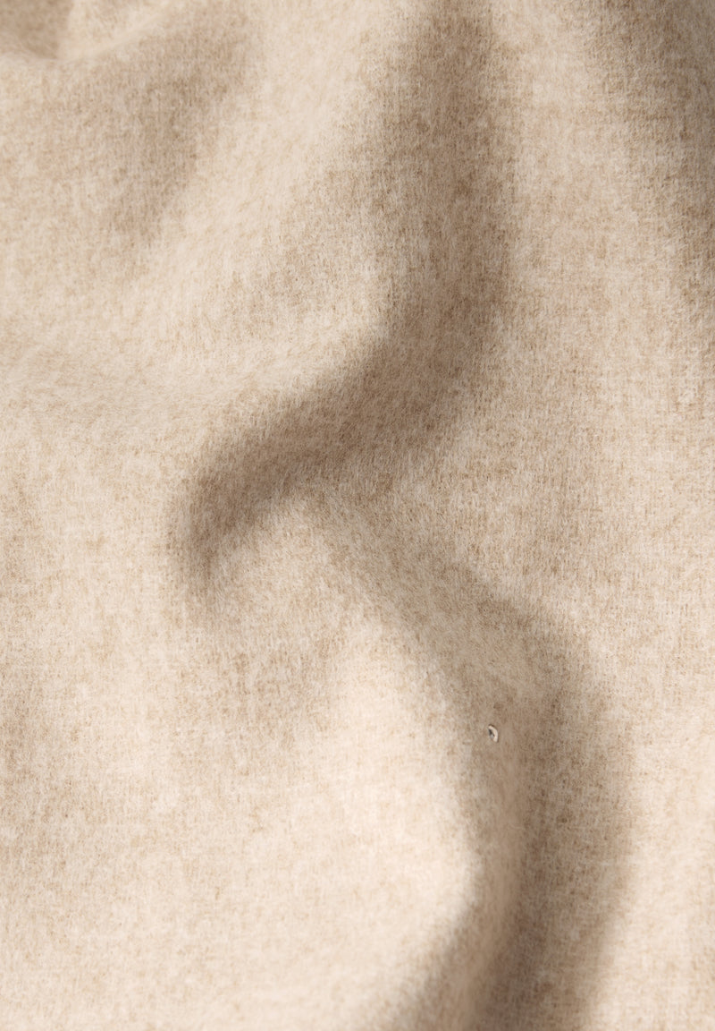 Softer Schal mit Dekosteinen