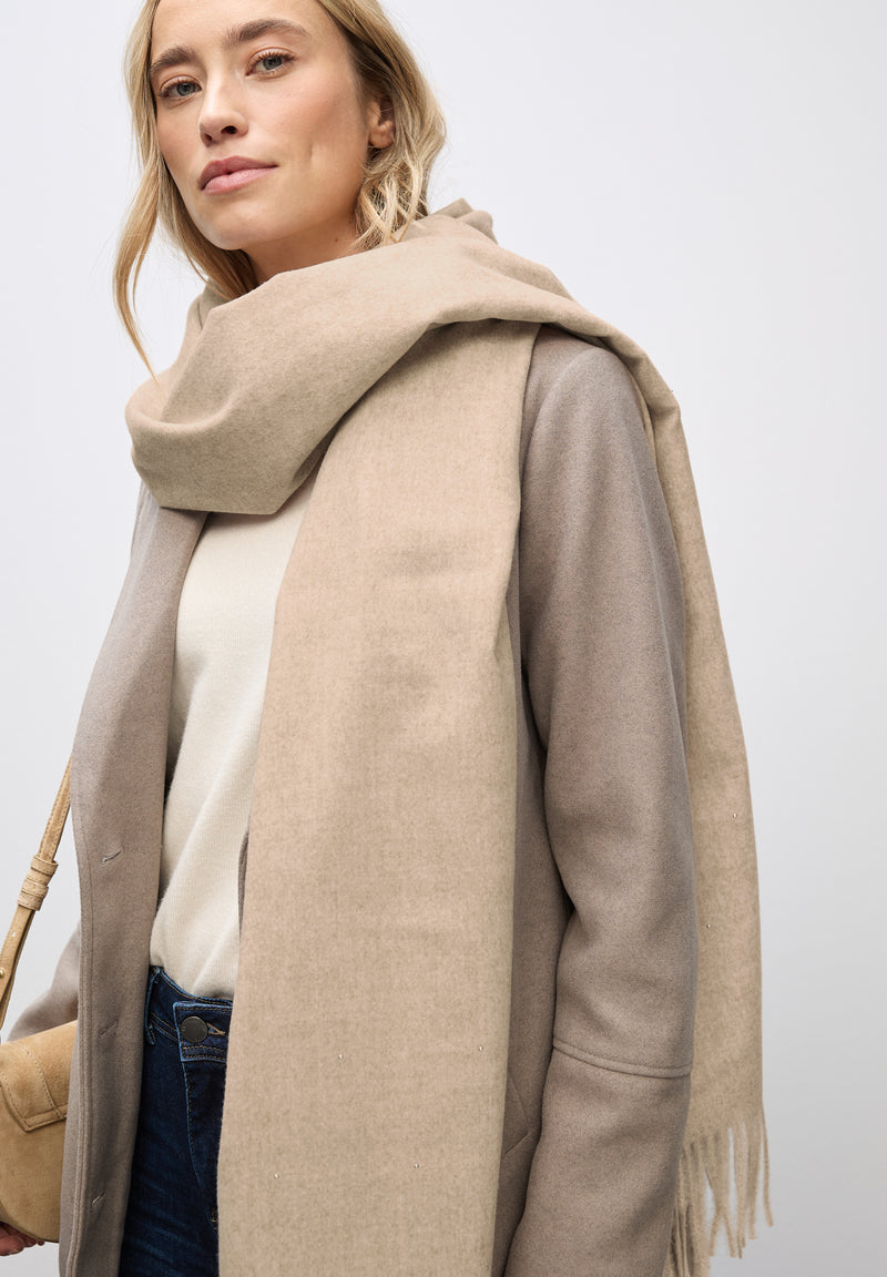 Softer Schal mit Dekosteinen