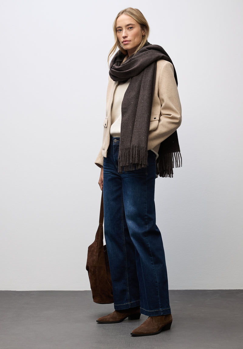 Softer Schal mit Dekosteinen