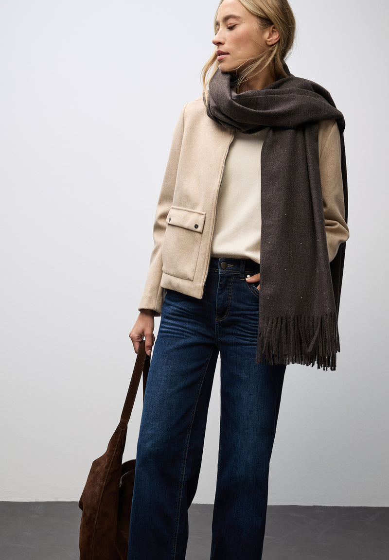 Softer Schal mit Dekosteinen