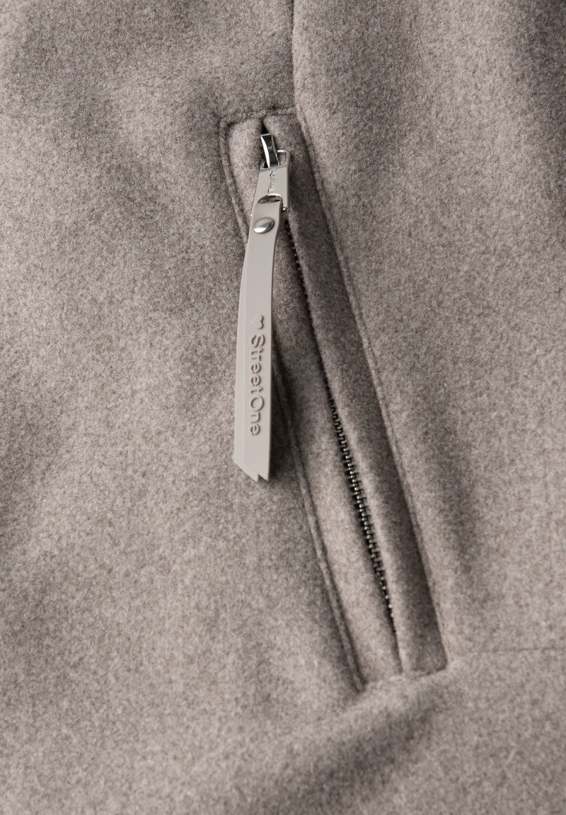 Mantel mit Strickdetails