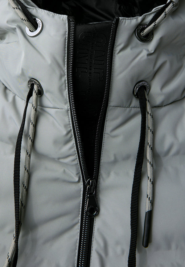 Jacke mit geklebten Nähten