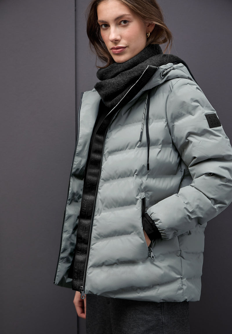 Jacke mit geklebten Nähten