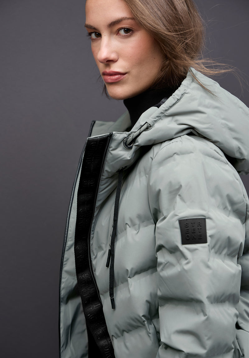 Jacke mit geklebten Nähten