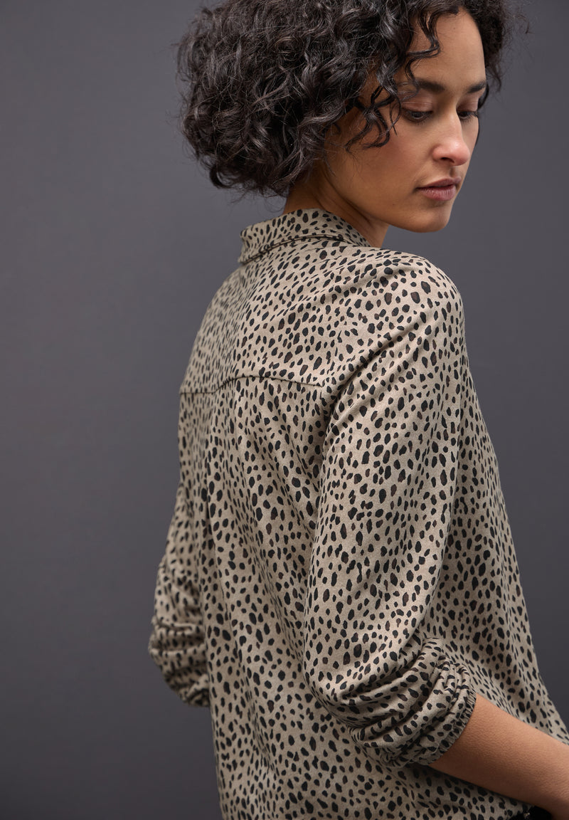 Leo-Shirt mit Hemdkragen