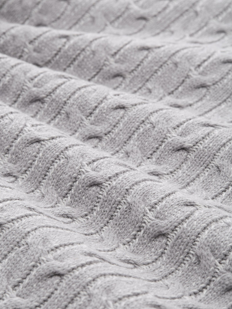 Strickpullover mit Zopfmuster