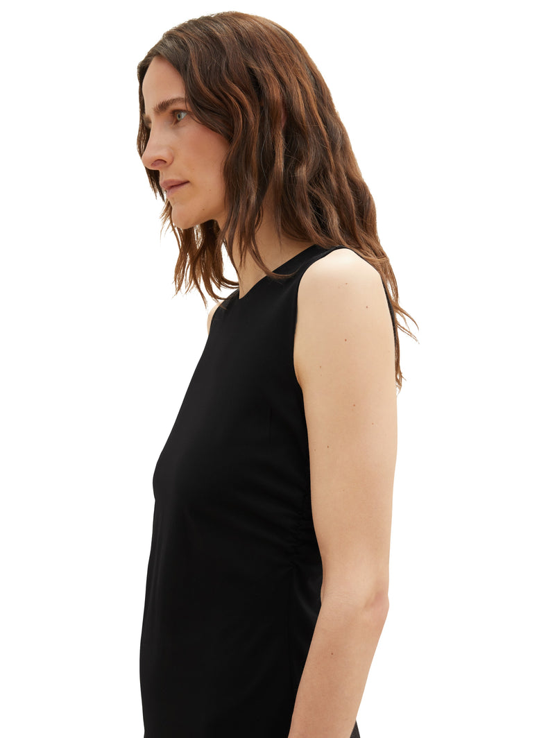 Kleid mit Faltenlegung
