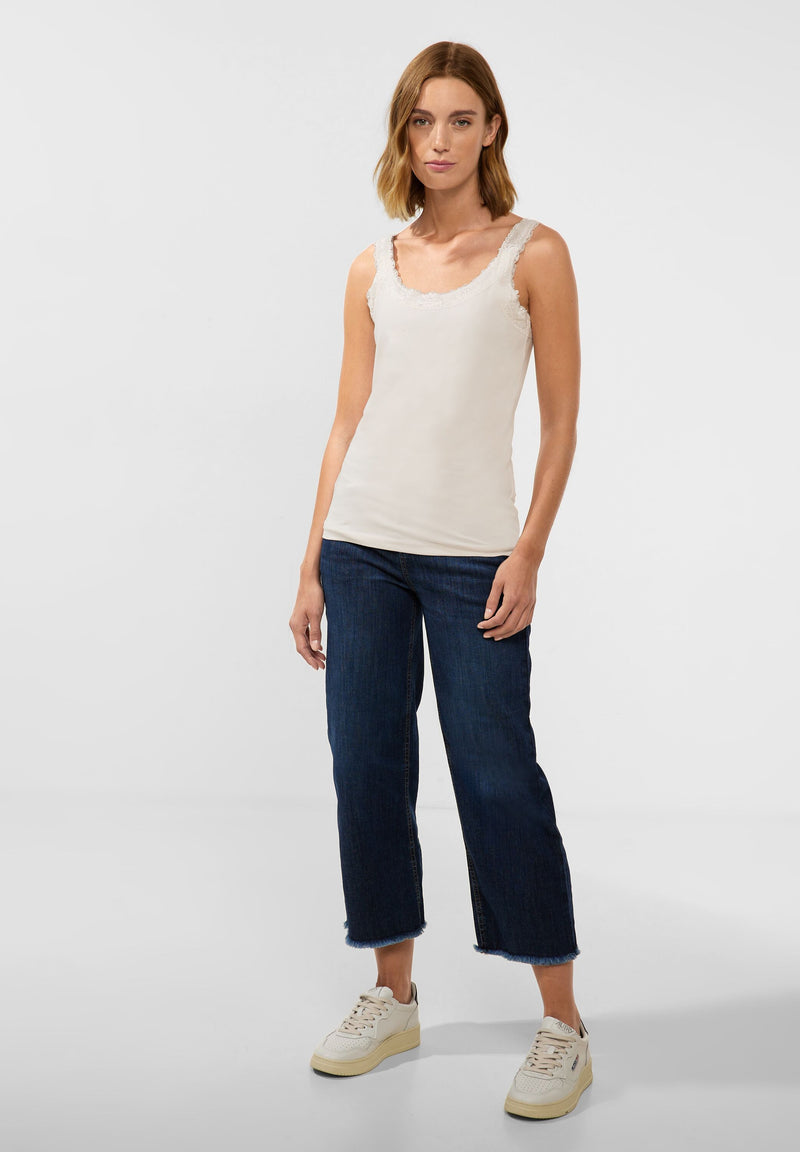 Basic Top mit Spitze