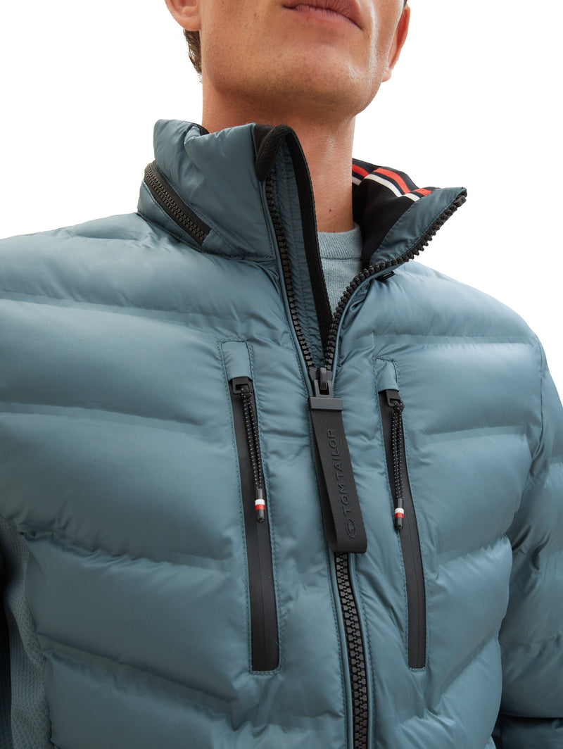 Hybrid Jacke mit abnehmbarer Kapuze